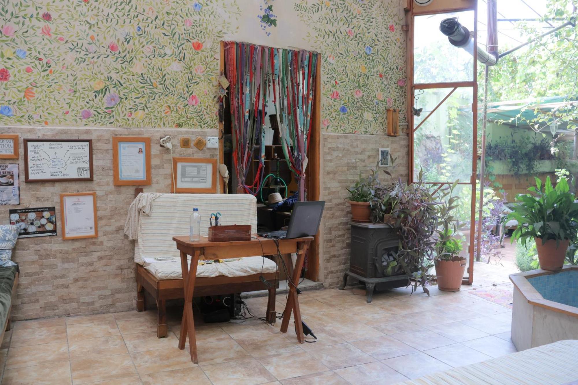 Lotus Garden Hostel Izmir Exterior foto