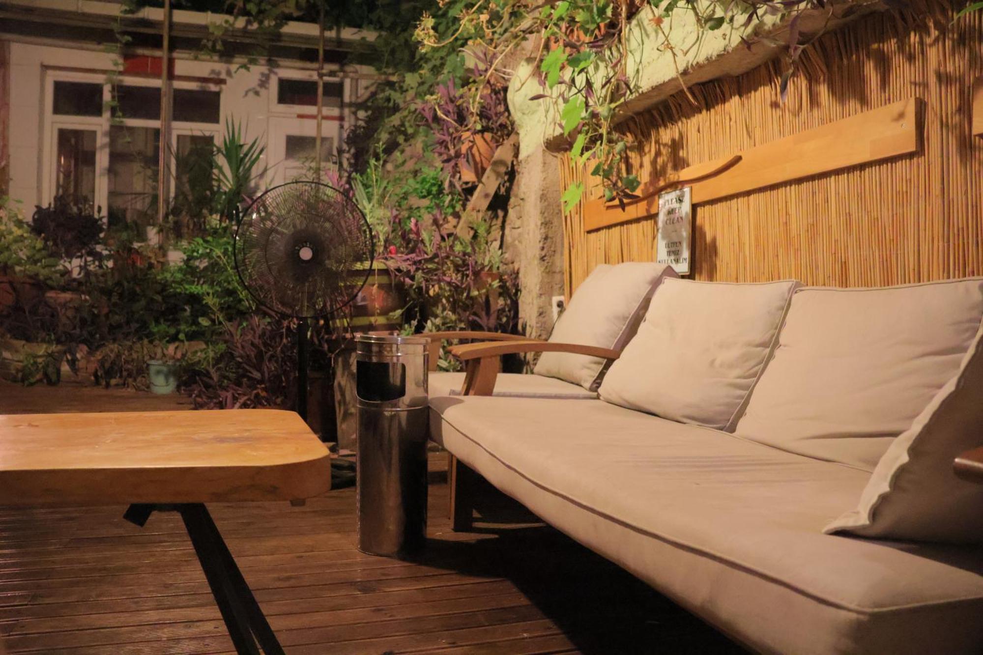 Lotus Garden Hostel Izmir Exterior foto